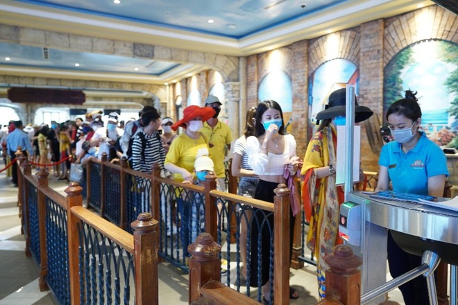 du-khach-len-cap-treo-hon-thom-1636267059492